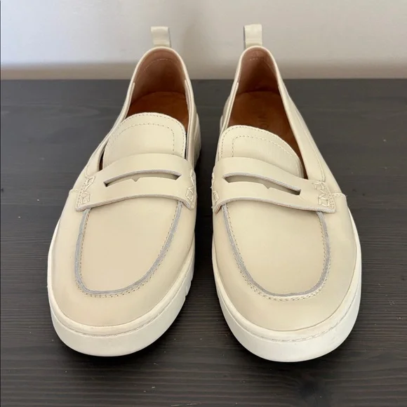 Vionic Uptown Loafer in cream leather slip on round toe size 9.5 - Picture 3 of 13